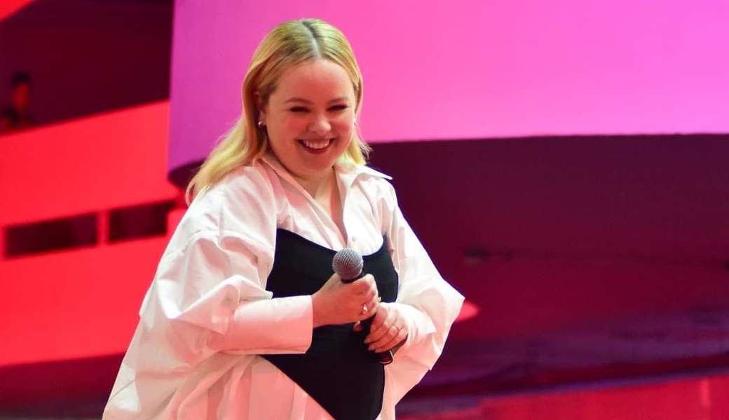 TUDUM: Nicola Coughlan dá expectativa sobre 3ª temporada de Bridgerton e fofoca com fãs