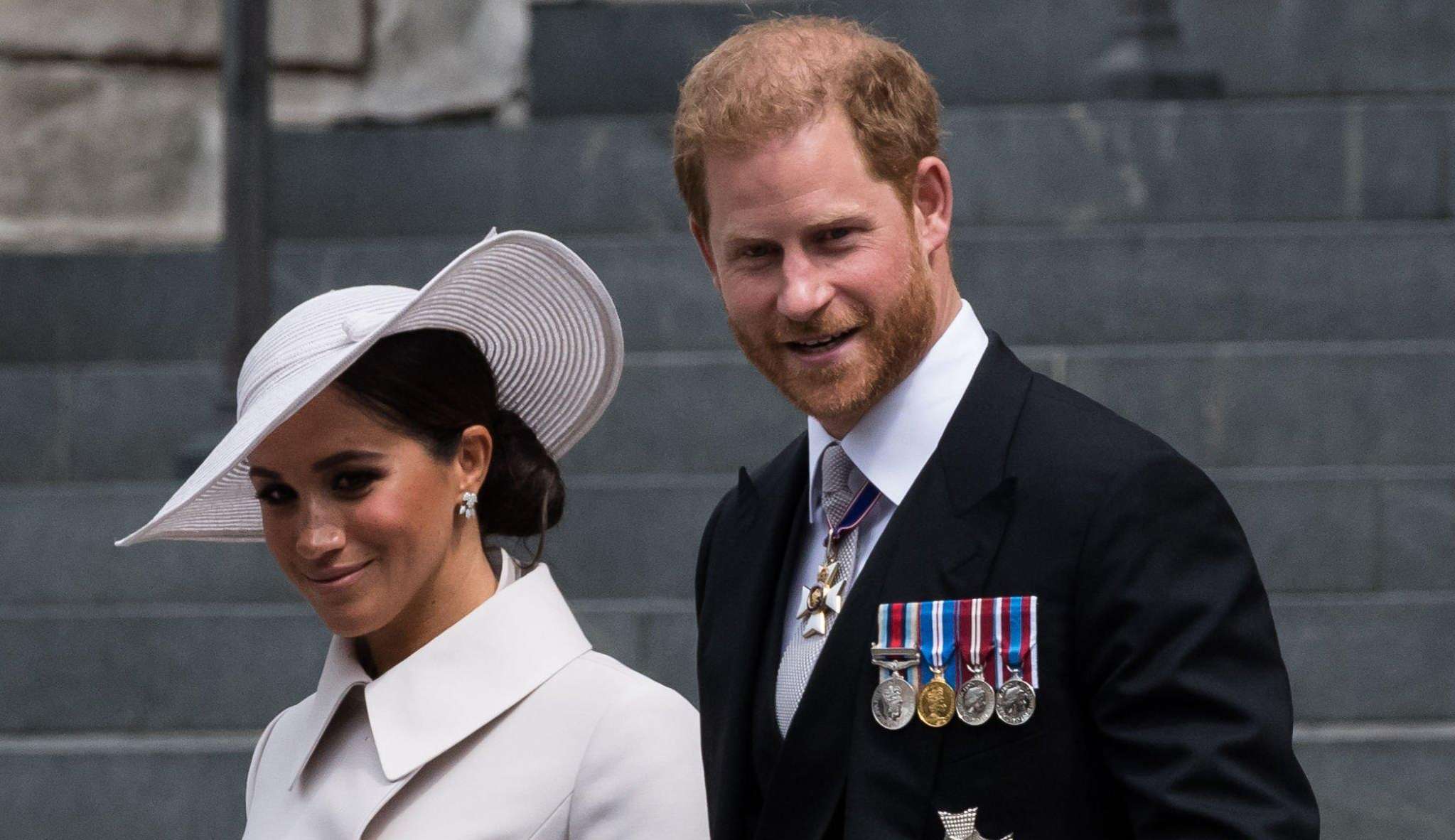 Rei Charles relata aceitar Harry na família real diante fim de casamento com Meghan