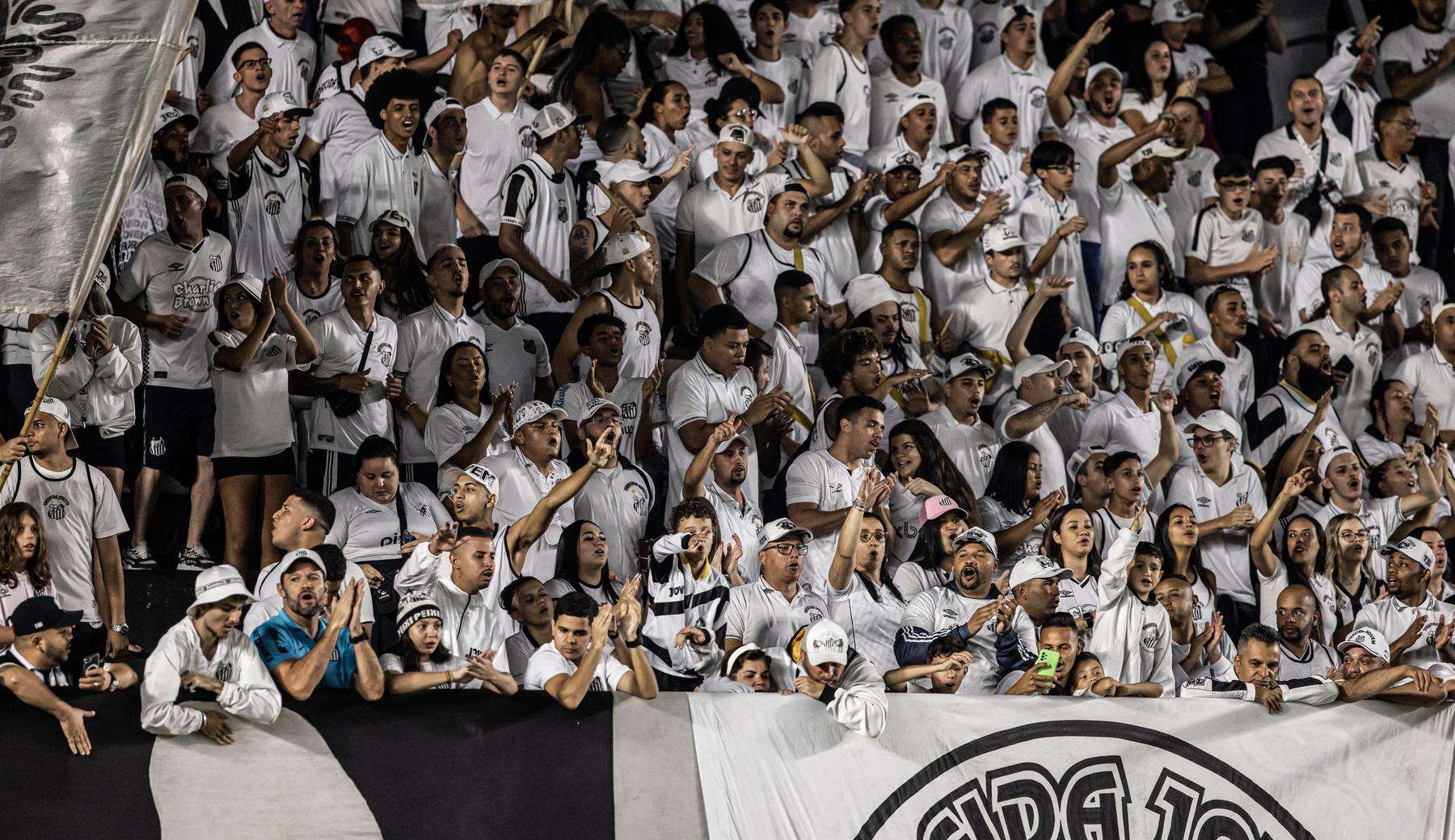 Protestos de torcedores marcam último ano da gestão de Andrés Rueda no Santos
