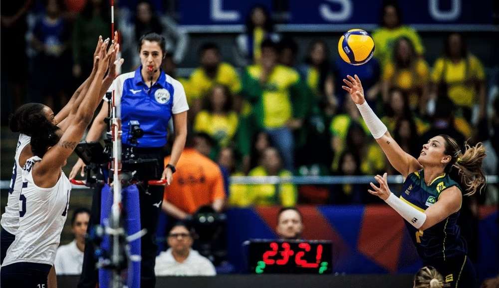 Brasil é dominado pelos EUA e perde na Liga das Nações de Vôlei Feminino