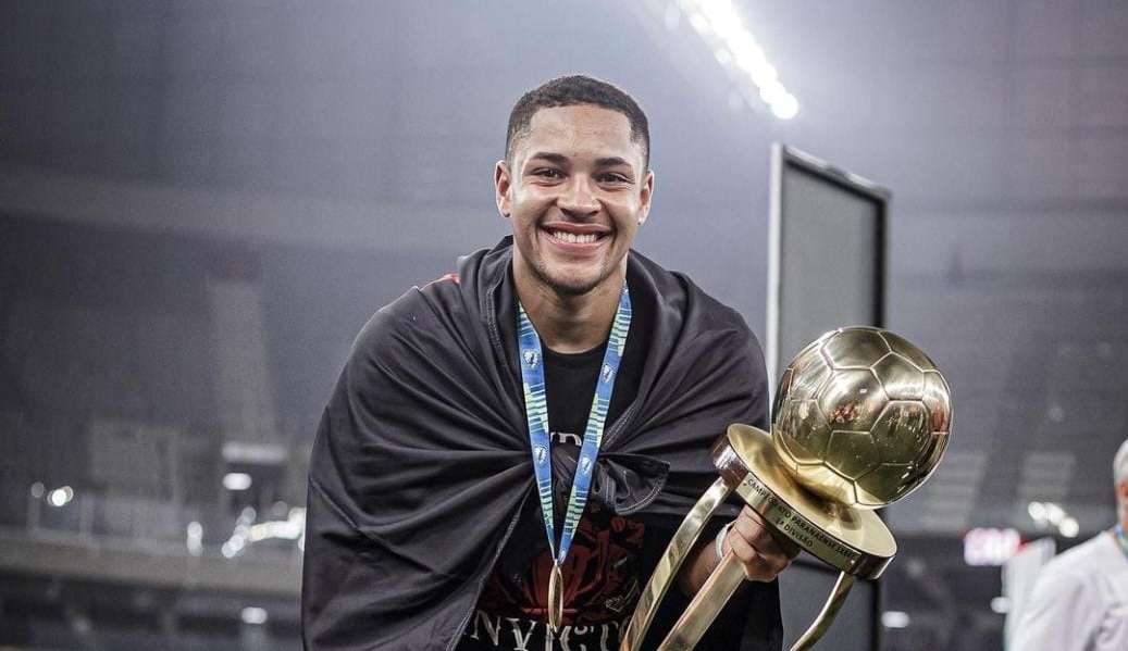 Barça negocia milhões de euros por Vitor Roque