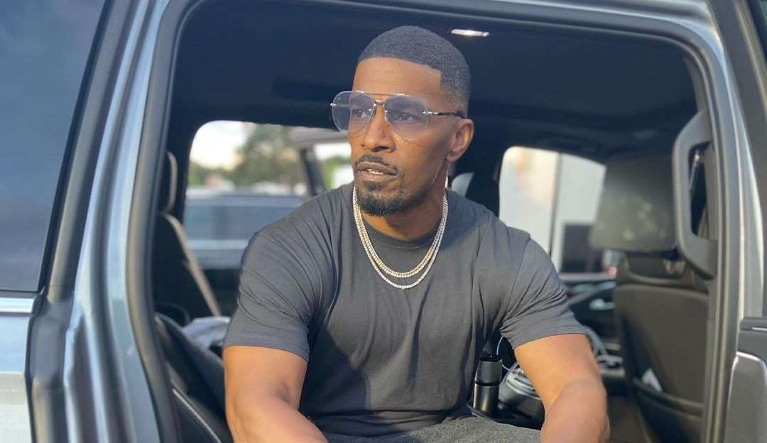 John Boyega diz que tem ligado para Jamie Foxx, mas o ator não atende às chamadas