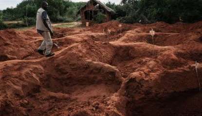 Autoridades descobrem mais de 300 corpos em valas no Quênia