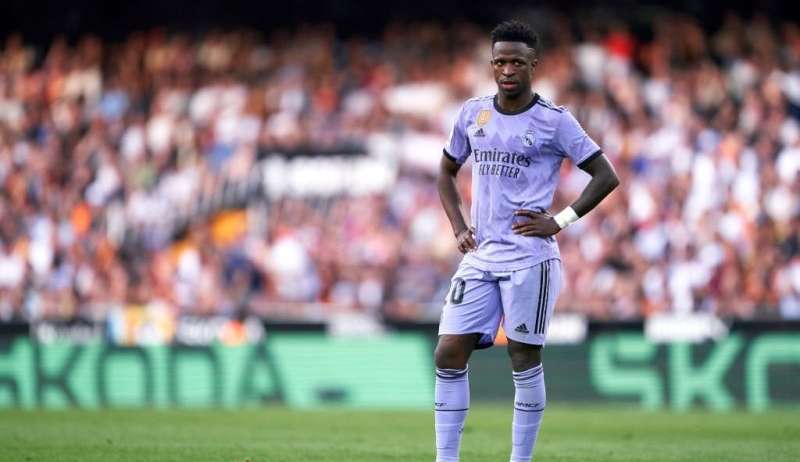 Advogado de acusado de racismo contra Vinicius Junior declara: “Ele apenas coçou as axilas”