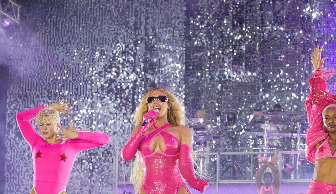 Beyoncé faz referências ao disco em nova coleção da Ivy Park em parceria com a Adidas