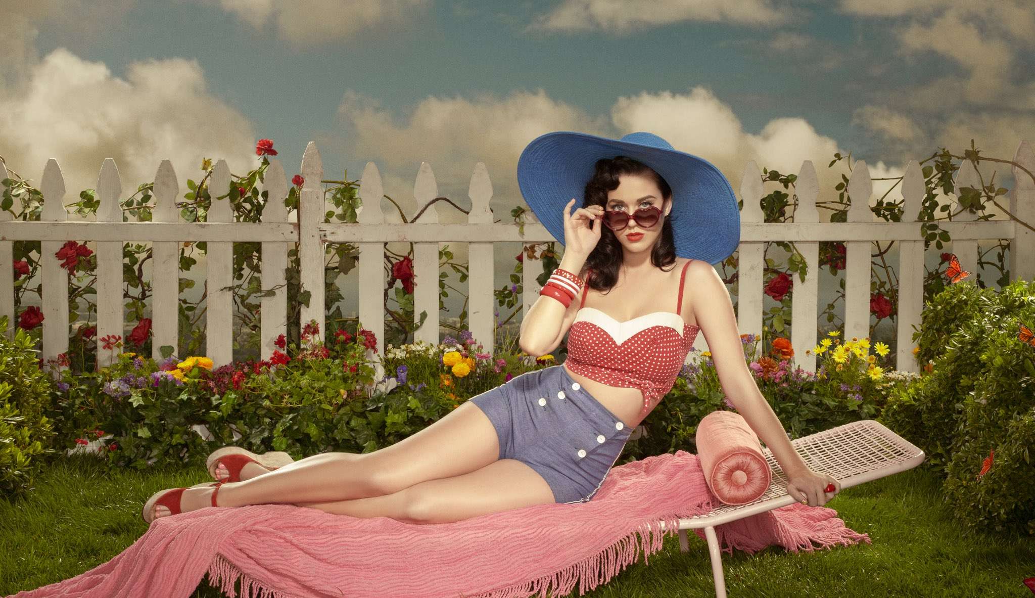 Katy Perry lança edição comemorativa do 15º aniversário do álbum “One of the Boys”