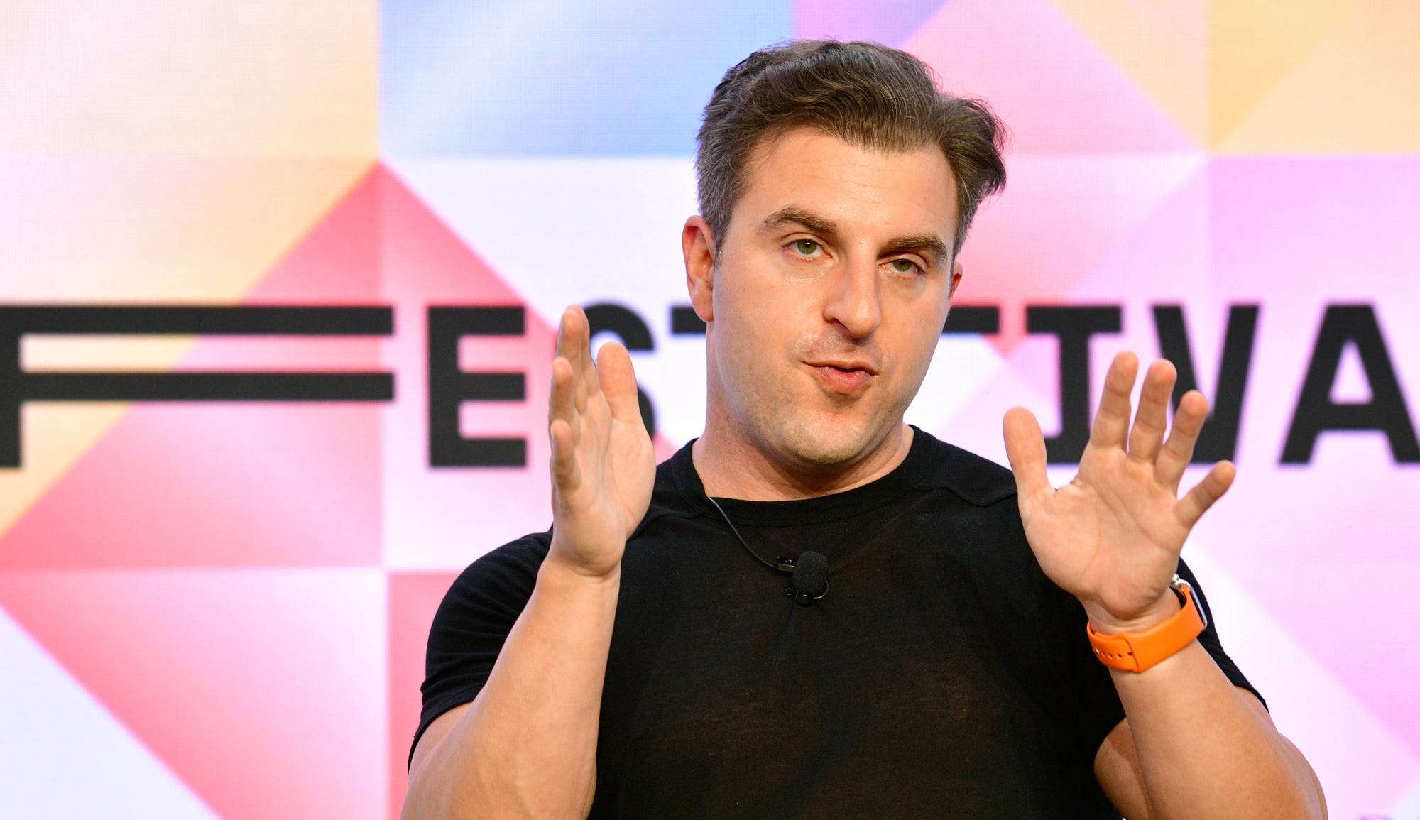 IA torna muito mais fácil ter uma atividade lucrativa ou uma startup, diz o CEO do Airbnb