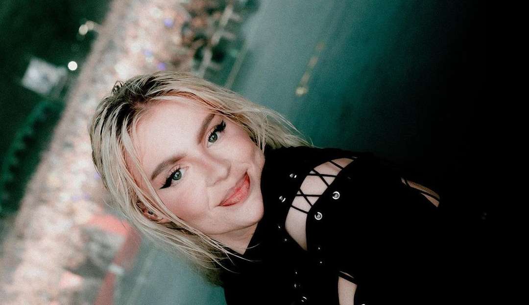 Luisa Sonza posta foto vestindo camiseta com mensagem para o ex e repercute