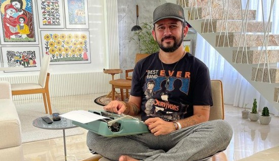 Bráulio Bessa comemora estar curado da Covid-19