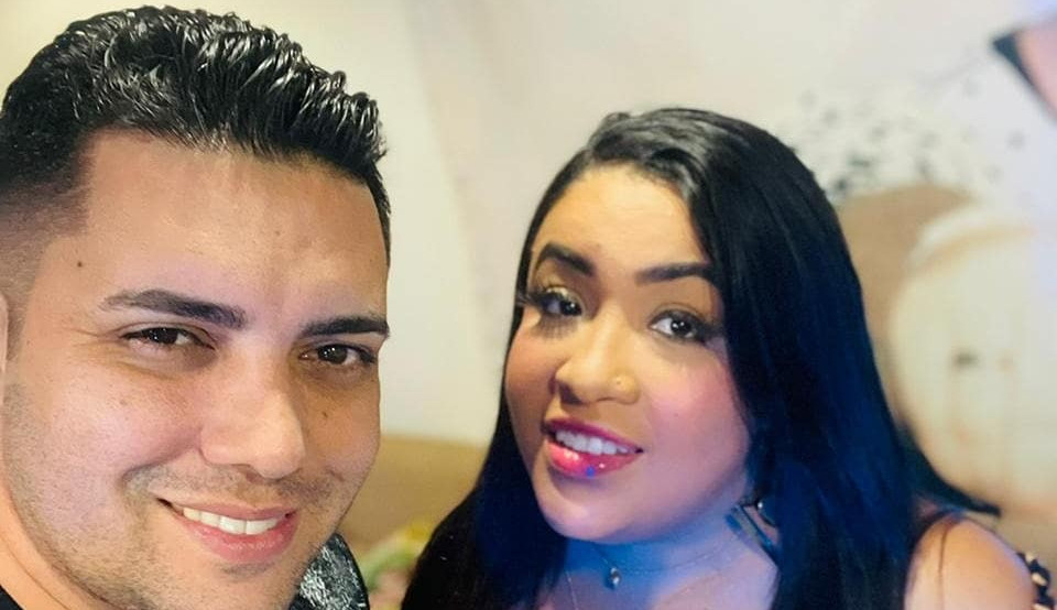 O tal cantor do quiosque em Clima de romance