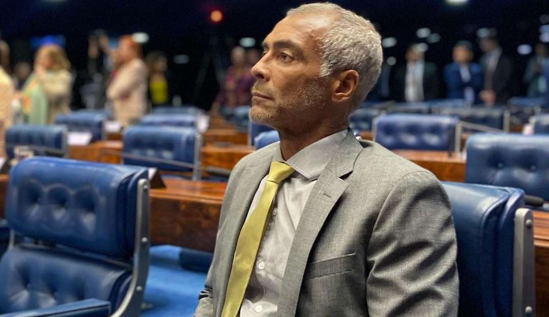 Romário expressa descontentamento com a espera da Seleção Brasileira por Ancelotti