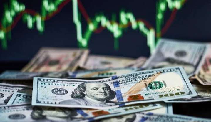 Dólar se afasta dos R$ 4,75 e atinge patamar inédito em mais de um ano