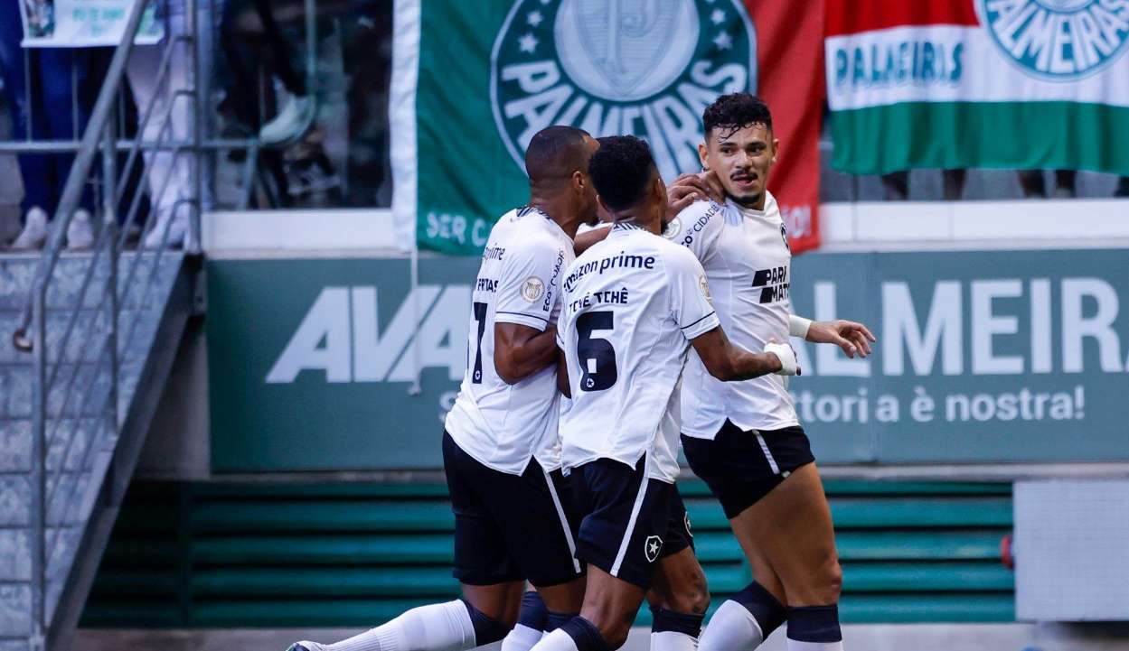 Tiquinho Soares decide e Botafogo vence Palmeiras no Allianz Parque