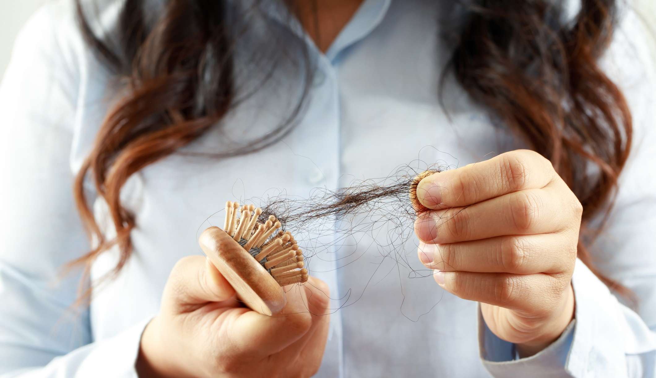 Queda Capilar: dicas e novidades em tratamentos para fortalecer os fios