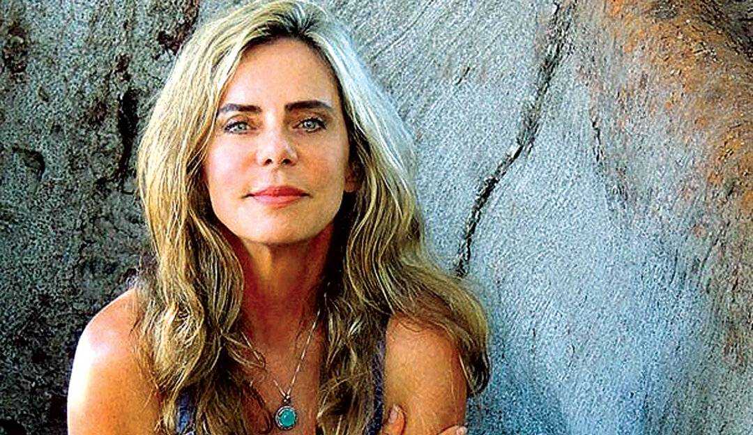 Bruna Lombardi afirma que elite brasileira é criminosa e defende trabalho voluntário