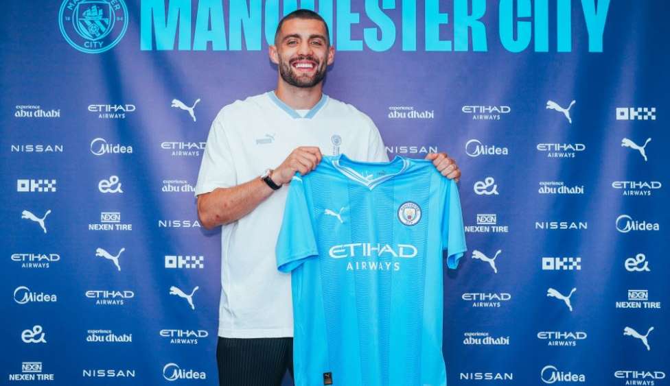 Vindo do Chelsea, Mateo Kovacic é anunciado pelo Manchester City