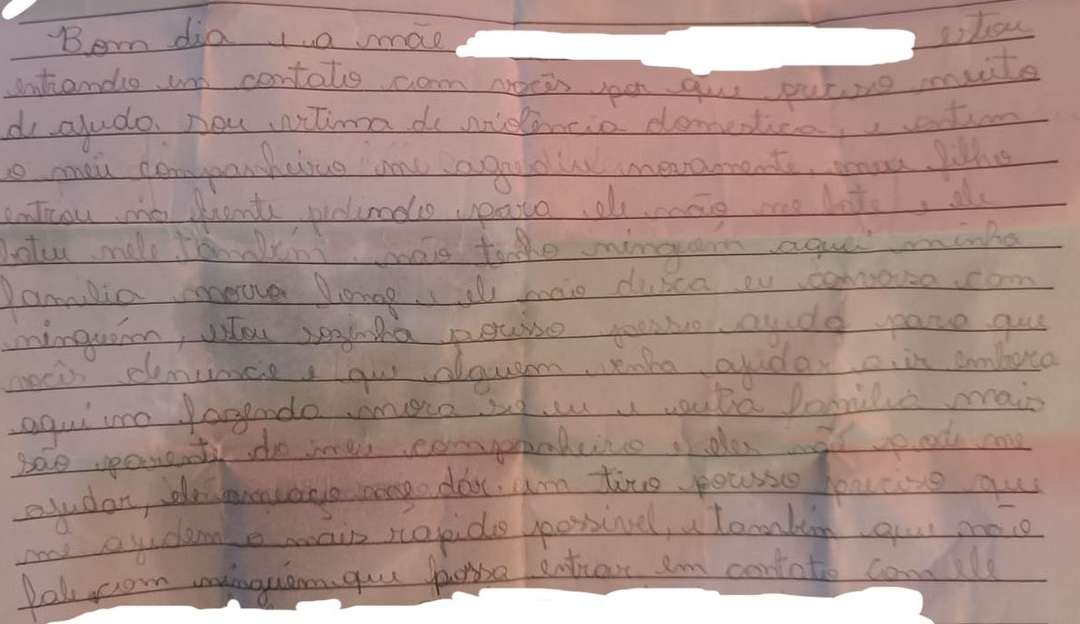 Polícia é acionada após filho levar carta com pedido de socorro da mãe para escola