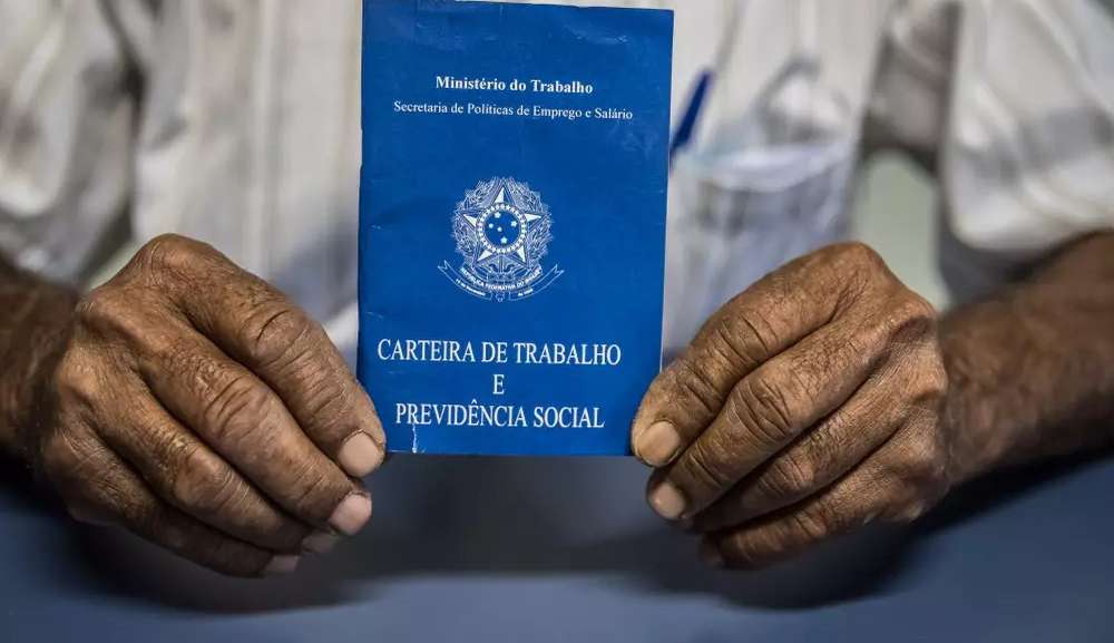 Taxa de desemprego no Brasil registra a menor queda em oito anos