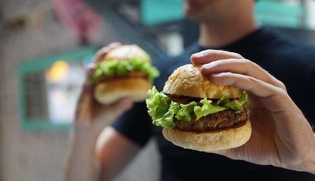 Maus hábitos afetam jovens de 18 a 24 anos no Brasil