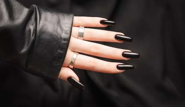 Unhas pretas: nail arts que dão match perfeito com a cor