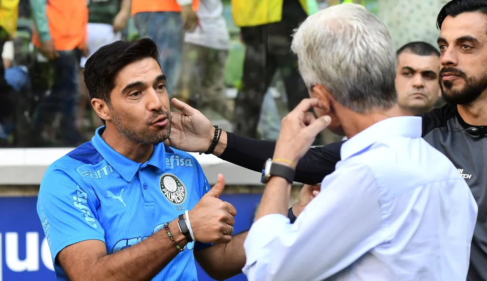 Abel Ferreira justifica o motivo de não ter cumprimentado Luís Castro e pede: “Não criem polêmicas”