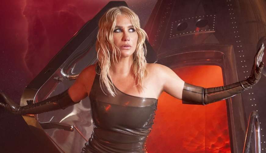 Kesha encanta fãs com lançamento acústico do álbum “Gag Order”