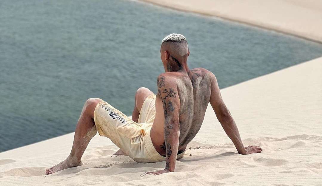 Richarlison aproveita o sol e praias cearenses antes da pré-temporada