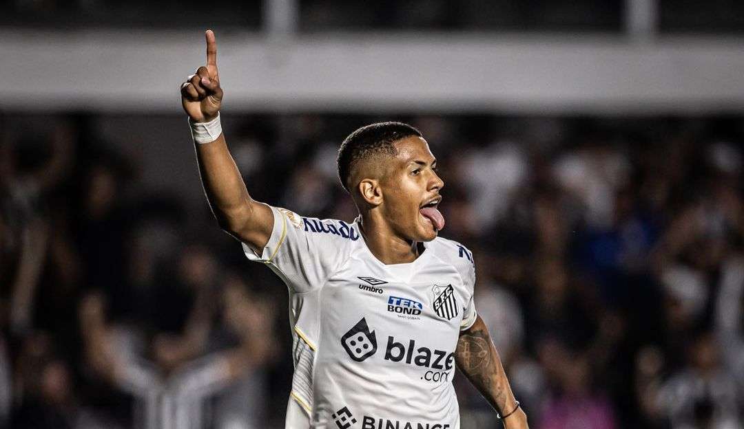 Ângelo se despede de companheiros do Santos após acertar contratação com o Chelsea