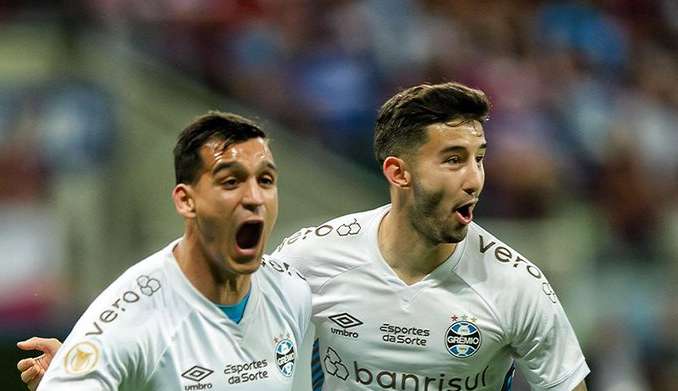 Grêmio vence o Bahia e segue na segunda colocação do Brasileirão