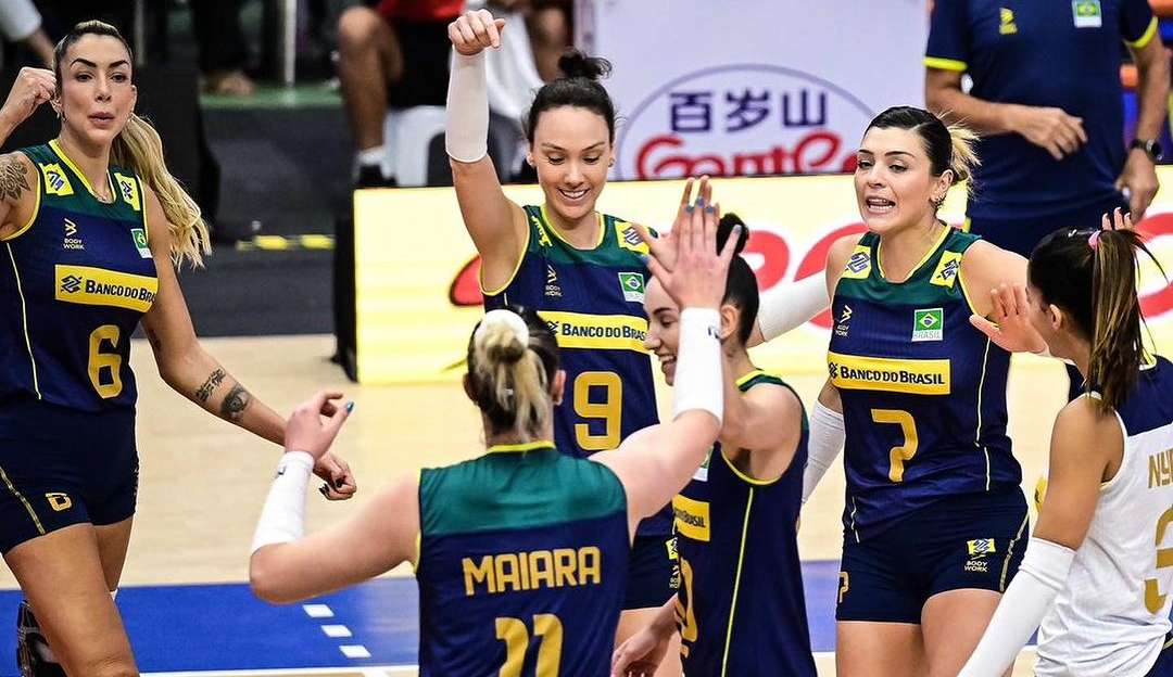 Seleção Feminina de Vôlei se classifica para playoffs da Liga das Nações sem entrar em quadra