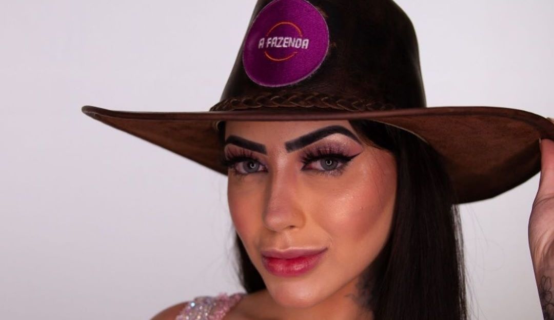 A Fazenda: Mc Mirella tem reação alérgica em A Fazenda 12