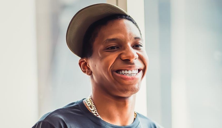 Lucas Penteado se pronuncia após ser criticado por estrelar campanha com Gilberto: “/Esse povo não cansa”/