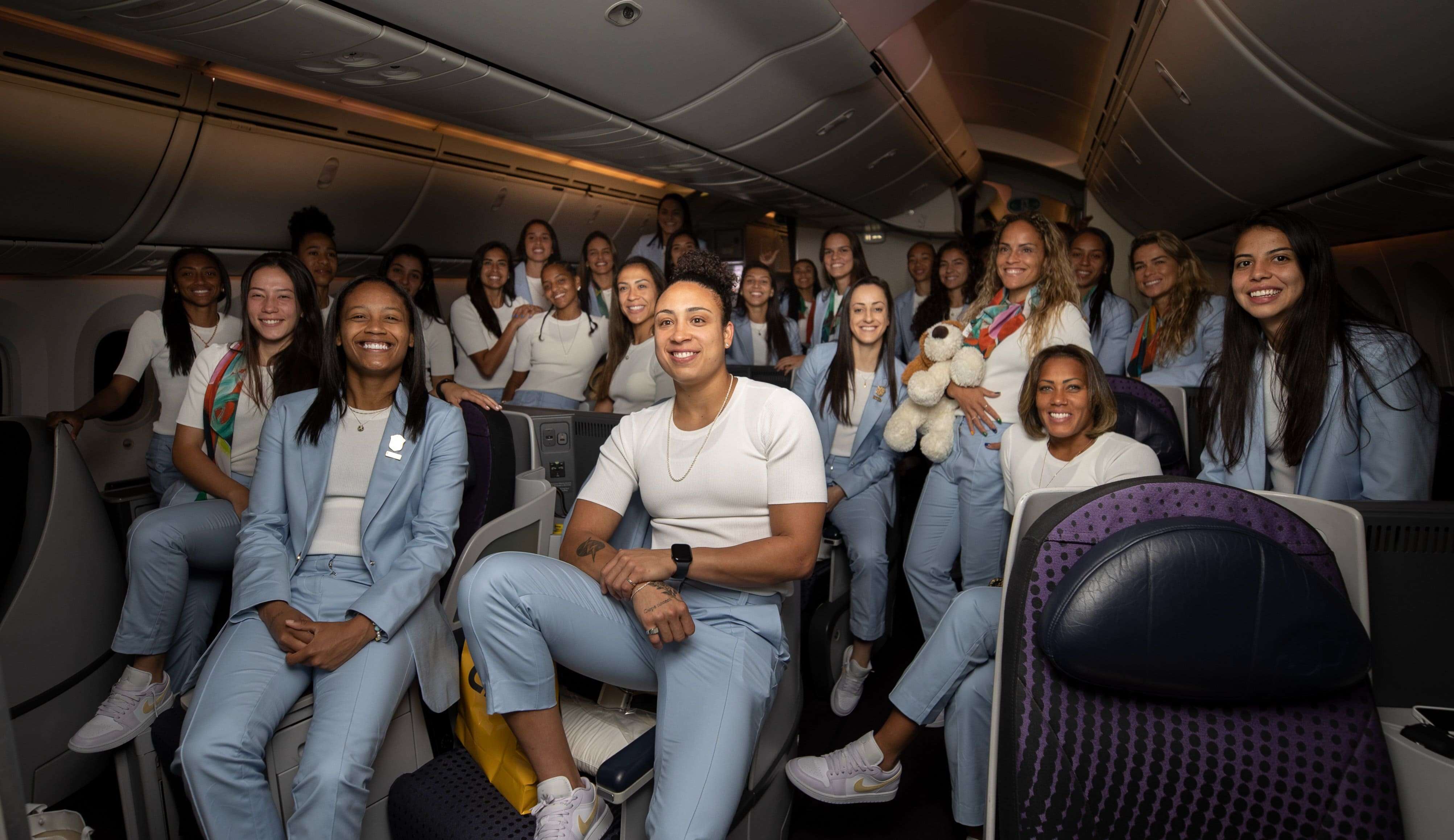 Seleção brasileira embarca rumo à Austrália para a disputa da Copa do Mundo