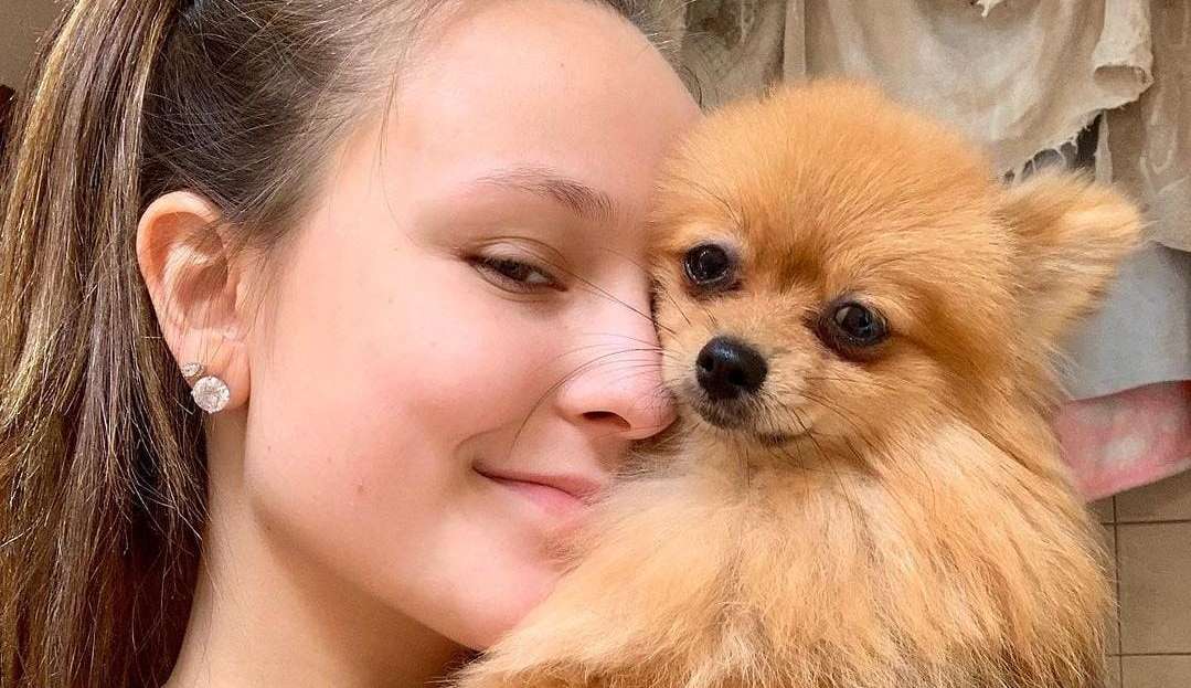 Larissa Manoela anuncia morte repentina de sua cachorrinha Megan
