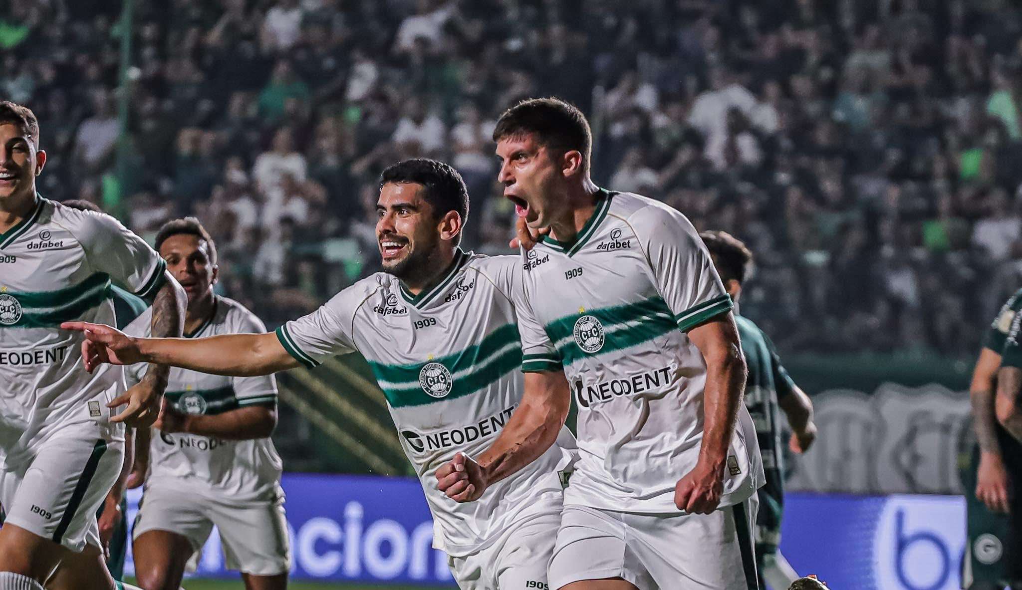 Coritiba supera Goiás e volta a vencer uma partida depois de quatro meses