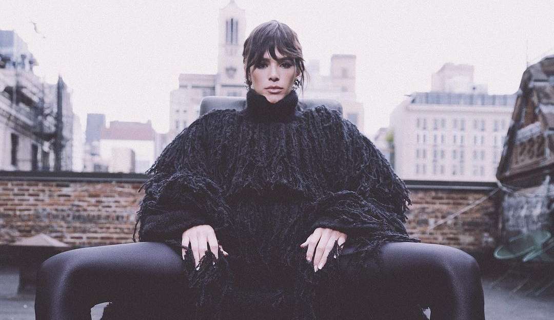 Bruna Marquezine é a nova capa de revista americana