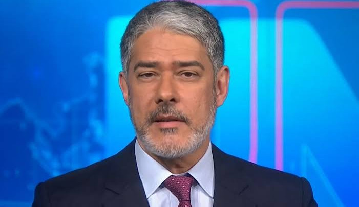 William Bonner toma a primeira dose da vacina contra a Covid-19