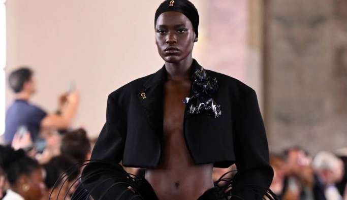 Paixão pela arte, amor a alta-costura Schiaparelli