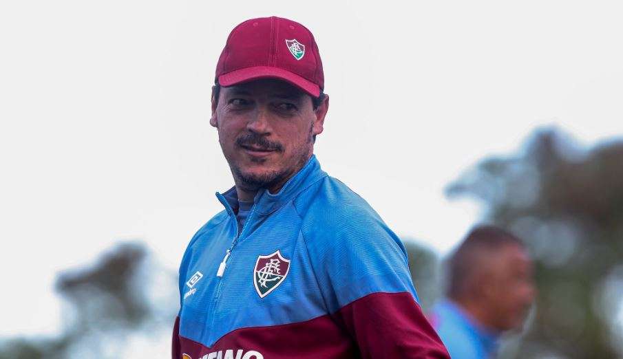 Fernando Diniz tem reunião na CBF para assinar contrato