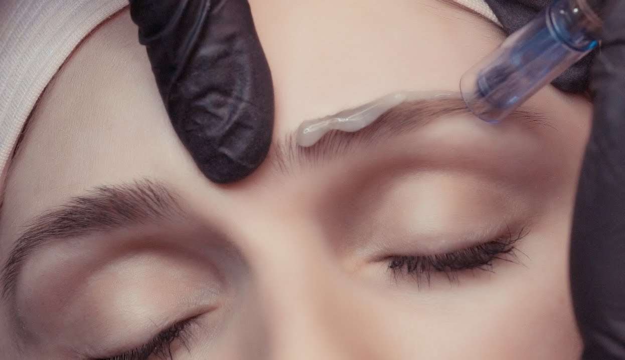 Sobrancelhas impecáveis: conheça a técnica de microagulhamento