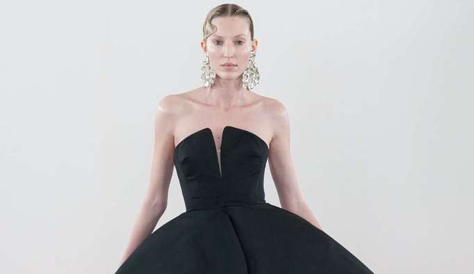 Alta-costura de Giambattista Valli: confira o desfile de Inverno 2023 em Paris