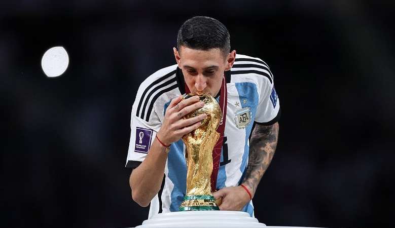 Benfica confirma a contratação de Di María por uma temporada