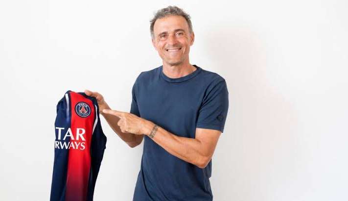 Novo técnico do PSG desvia de assunto em relação a Neymar