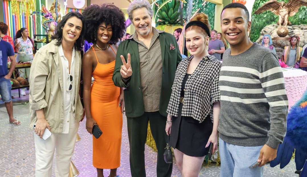 Os famosos influenciadores, Bia Ben e Theodoro participam de gravação de novela