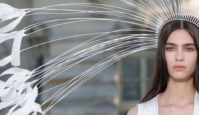 Haute Couture 2023/2024: o maximalismo nos acessórios