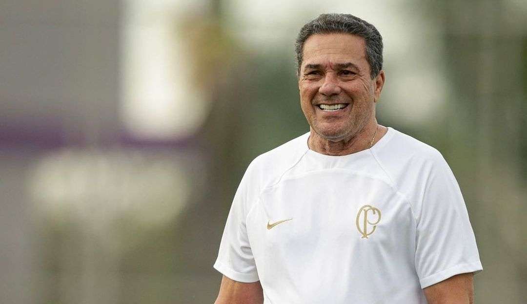 Vanderlei Luxemburgo critica protestos dos torcedores do Corinthians e compara situação com prisão domiciliar