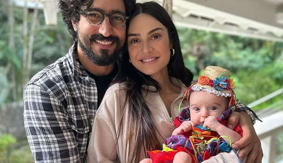 Após cirurgia de sua caçula, Thaila Ayala e Renato Góes levam filho mais velho ao circo