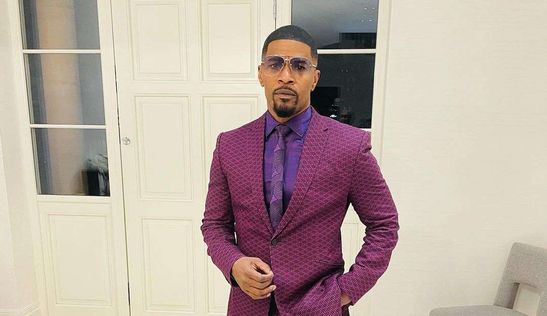 Após internação de 2 meses, Jamie Foxx é visto acenando para fãs