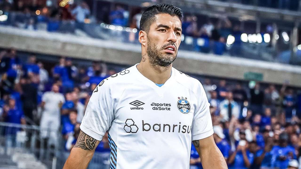 Suárez troca Barcelona por Porto Alegre e irá tratar do joelho na capital gaúcha