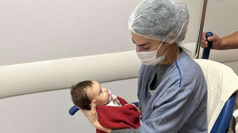 Thaila Ayala comenta desespero na cirurgia de sua filha